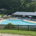 Zecamping 5 Etoiles Chiens Acceptes Tennis Et Piscine Campsite Gourdon-en-quercy