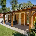 Zecamping 5 Etoiles Chiens Acceptes Tennis Et Piscine Gourdon-en-quercy