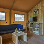 Zecamping 5 Etoiles Chiens Acceptes Tennis Et Piscine Campsite *