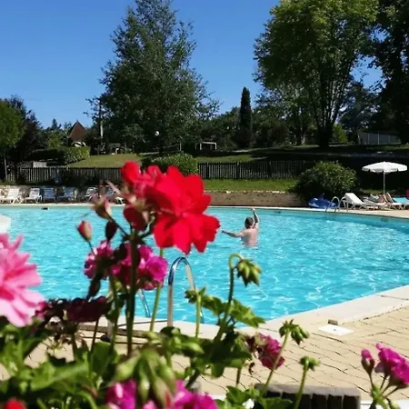 Zecamping 5 Etoiles Chiens Acceptes Tennis Et Piscine * Gourdon-en-quercy