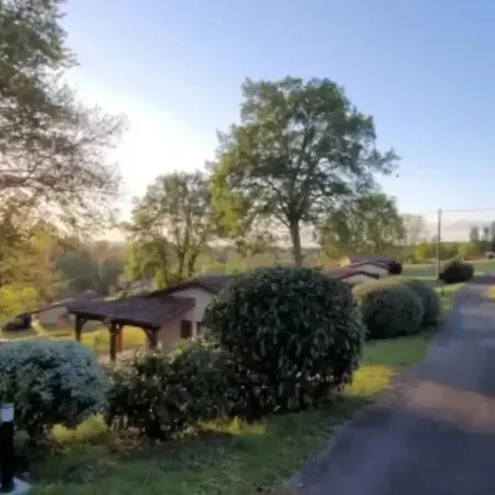 Zecamping 5 Etoiles Chiens Acceptes Tennis Et Piscine * Gourdon-en-quercy
