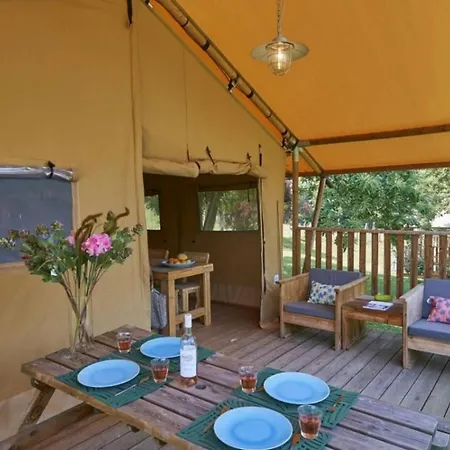 Zecamping 5 Etoiles Chiens Acceptes Tennis Et Piscine Kemping *