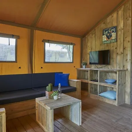 Zecamping 5 Etoiles Chiens Acceptes Tennis Et Piscine Camping *