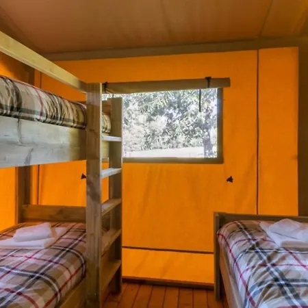 Zecamping 5 Etoiles Chiens Acceptes Tennis Et Piscine Camping