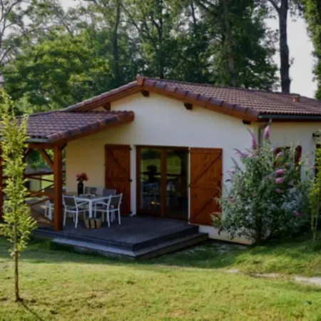 Camping Zecamping 5 Etoiles Chiens Acceptes Tennis Et Piscine