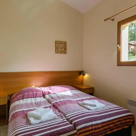 Camping Zecamping 5 Etoiles Chiens Acceptes Tennis Et Piscine